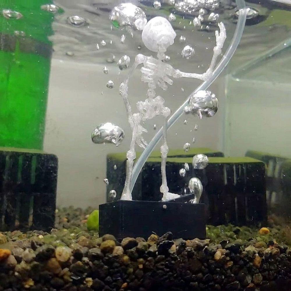 Decorazione Cranio Danzante per Acquario in Plastica Stampa 3D Scheletro Dinamico Aeratore Appassionati di Acquari