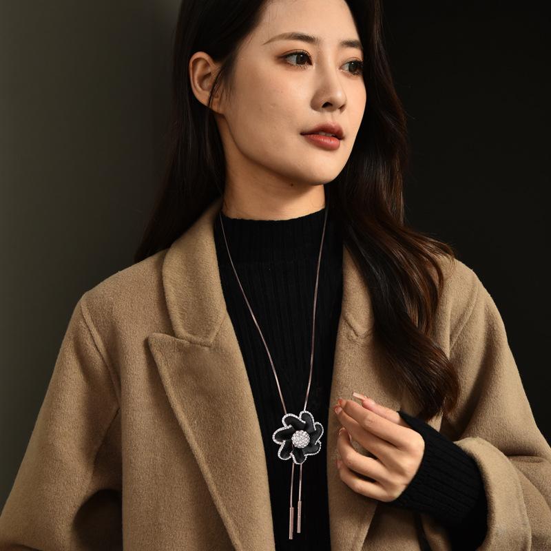And Stylish Chic Long Chain Flower Sweater Necklace With Luxurious Accents Rhinestone
