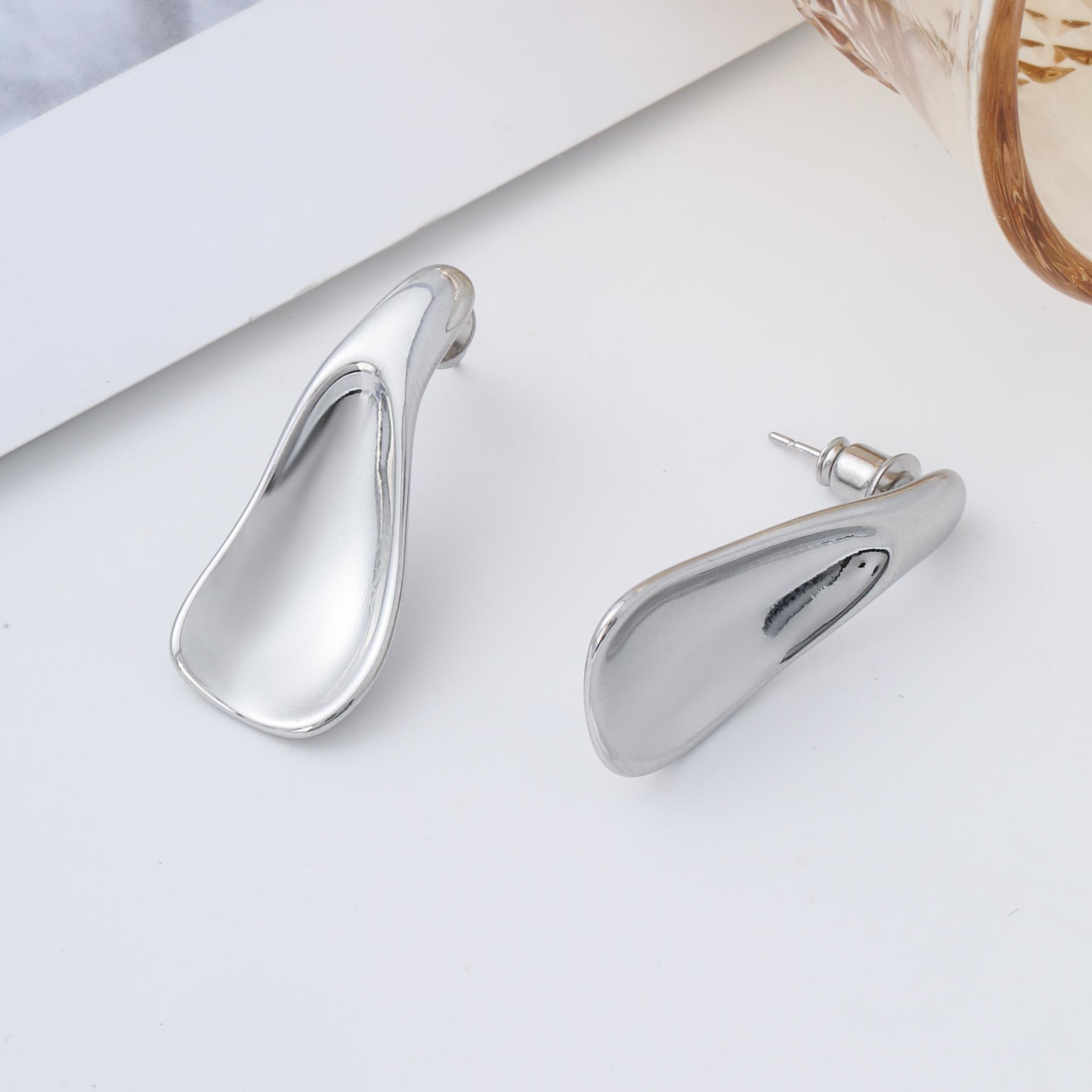 

Срібна голка S925 Європейські та американські нерегулярні металеві сережки-гвоздики Індивідуальні модні сережки холодного стилю Модні сережки срібний