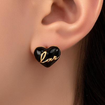 Boucles d'oreilles à tige asymétriques en forme de cœur noir avec lettres émaillées pour femme, nouvelle personnalité, bijoux tendance, cadeau pour petite amie