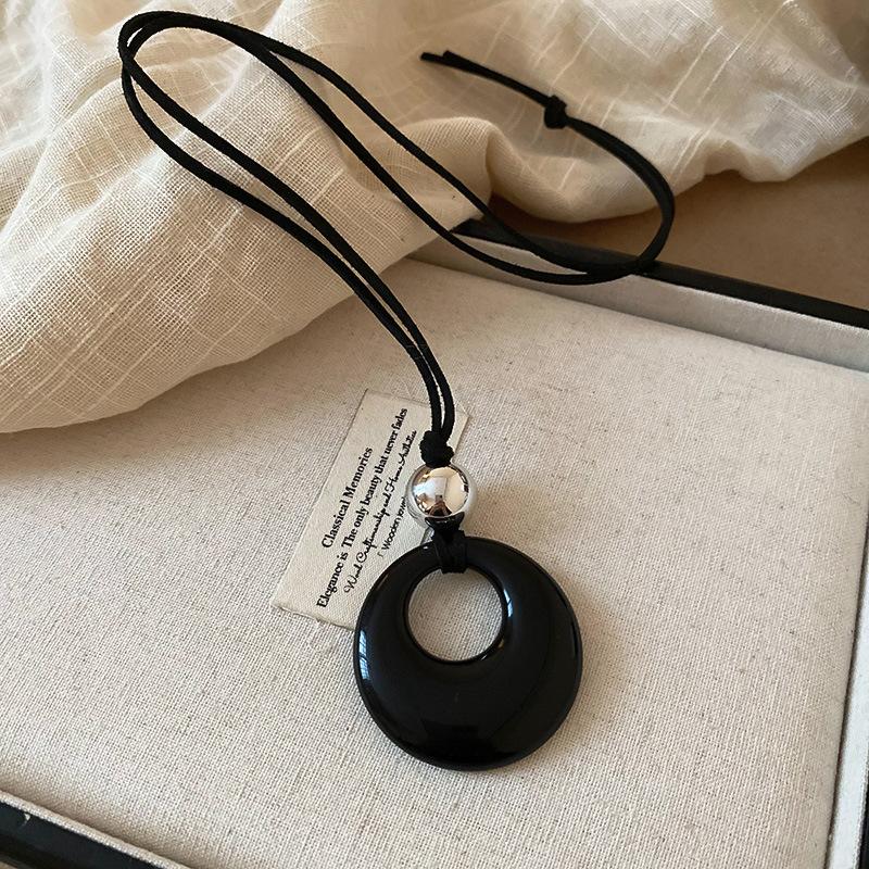 Love Pendant Necklace Internet Celebrity Fashion Versatile Sweater Chain High Sense Jewelry