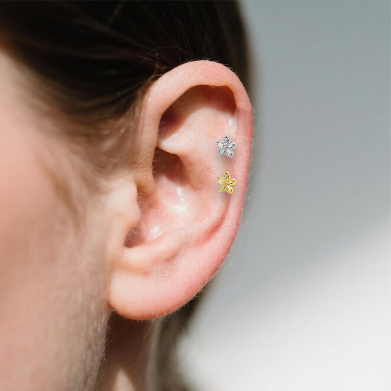 Four-Leaf Clover Snowflake Cartilage Stud Earrings