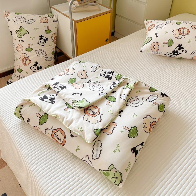 Lightweight Knitted Comforter Cute Cartoon Pattern Skin Friendly Thin Summer Quilt Air Conditioner Duvet for Home