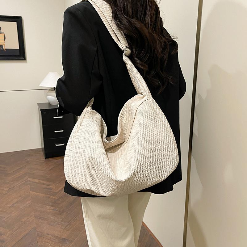Casual bag women's new trendy fashion shoulder bag large capacity messenger commuter dumpling bag