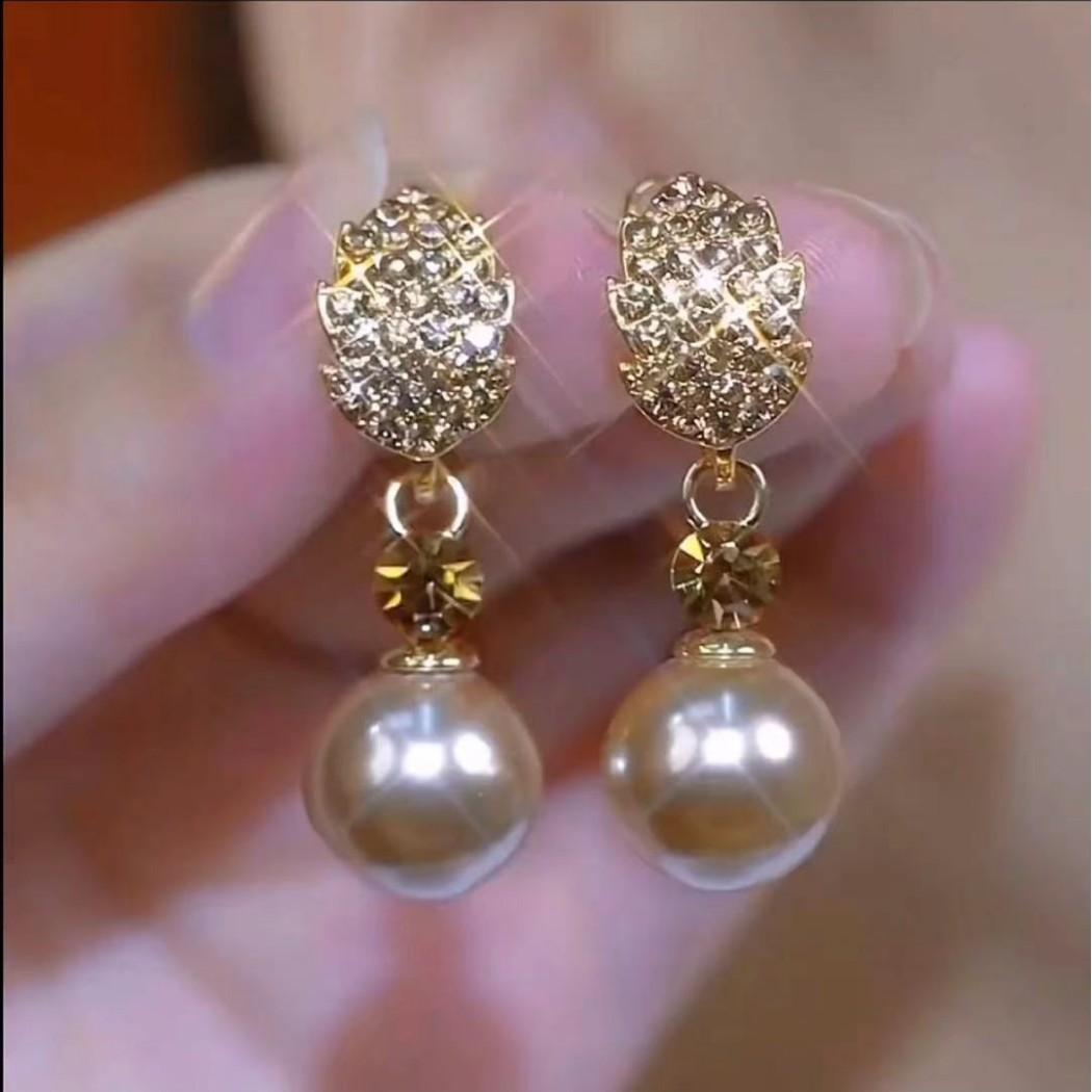 

Модные серьги-листья для женщин золотой