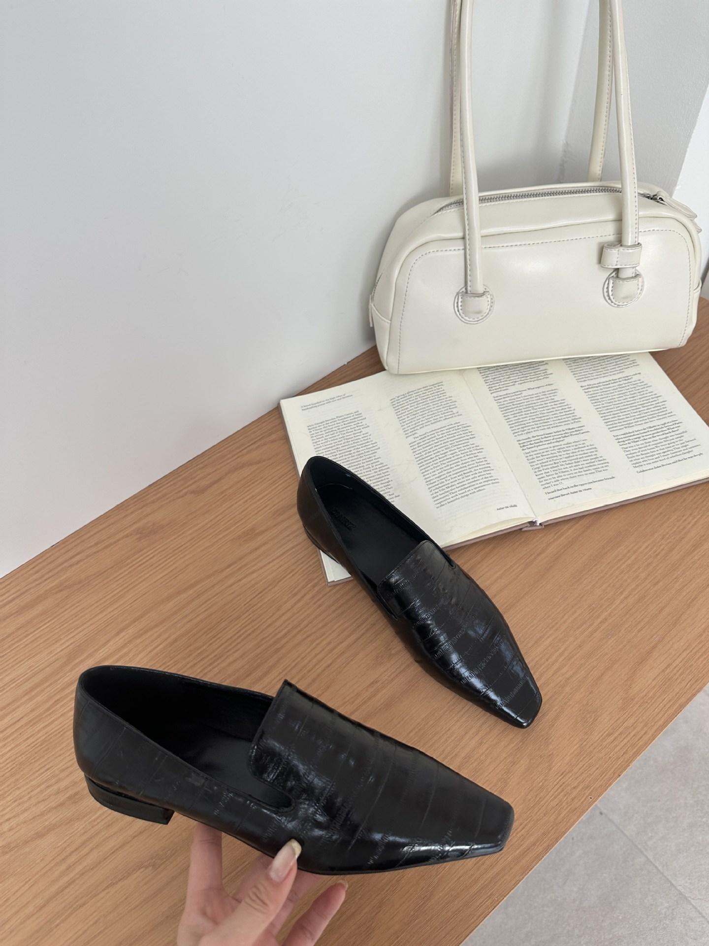 

British Retro Square Head Loafers Women S Versatile Deep Mouth Single Shoes Low Heel Embossed Commuting Lazy Small Leather Shoes 40 чорний