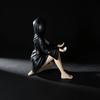 Geschenke Mysteriöses Schwarzes Gewand Königin Sitzt Bücherregal Skulptur Handgefertigte Statue Dunkler Stil Heim Schreibtisch Halloween Dekoration