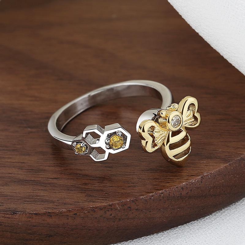

Carlisle Original Niche Design Light Luxury Honeycomb Ring Ins European and American Pressure Ring Personality Trend opening adjustable