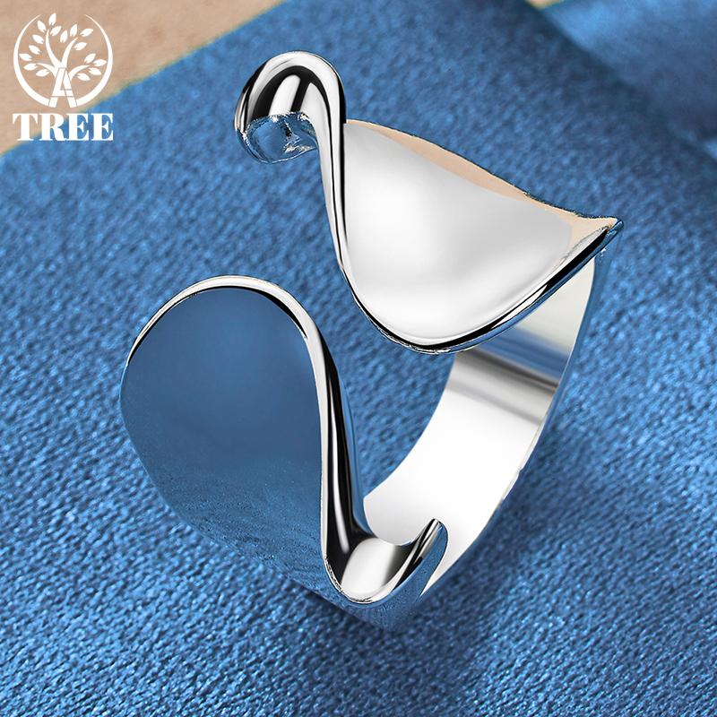 Ringschmuck aus 925er-Sterlingsilber mit gebogener, glatter Oberfläche