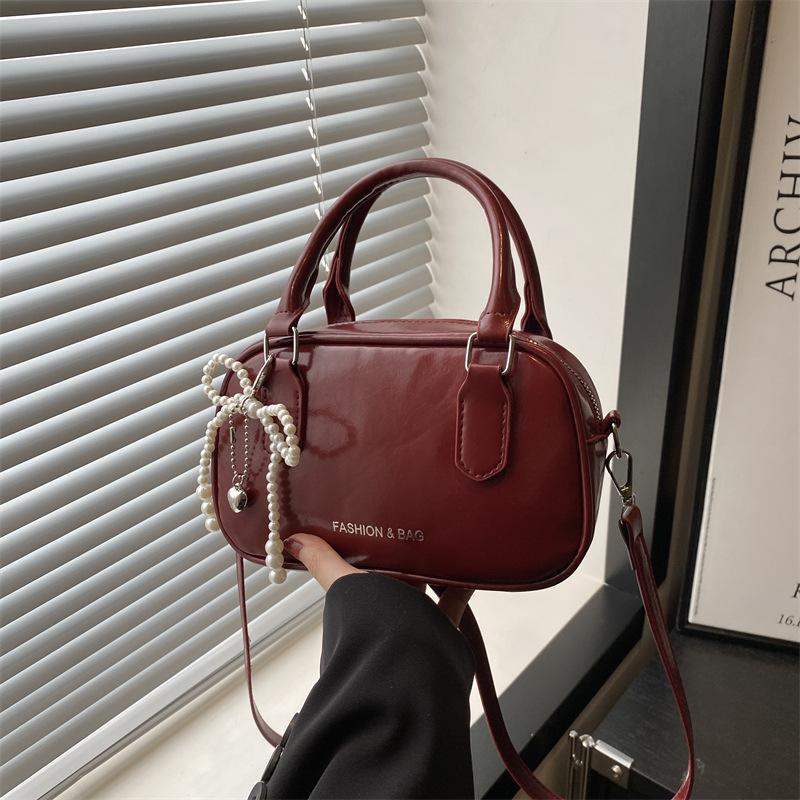 Summer new beautiful fashion trend pillow bag solid color simple commuting casual portable shoulder messenger bag