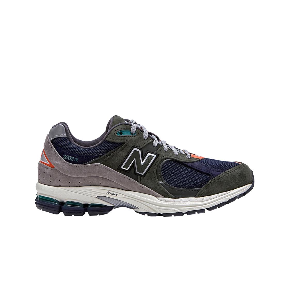 

New Balance 2002r Navy Khaki 260