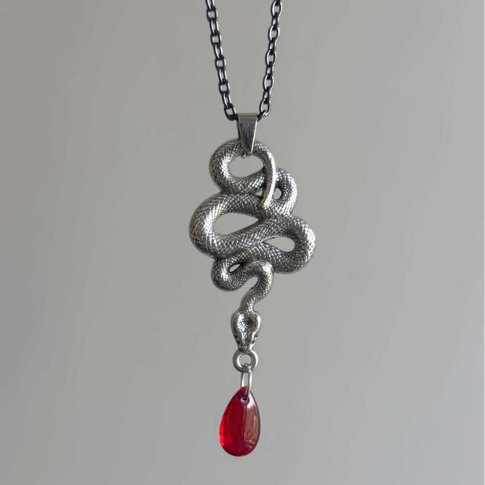 Gothic Retro Sliver Color Snake Red Venom Water Drop Tassel Pendant Necklace for Women Halloween Witch Jewelry Accessories Gifts