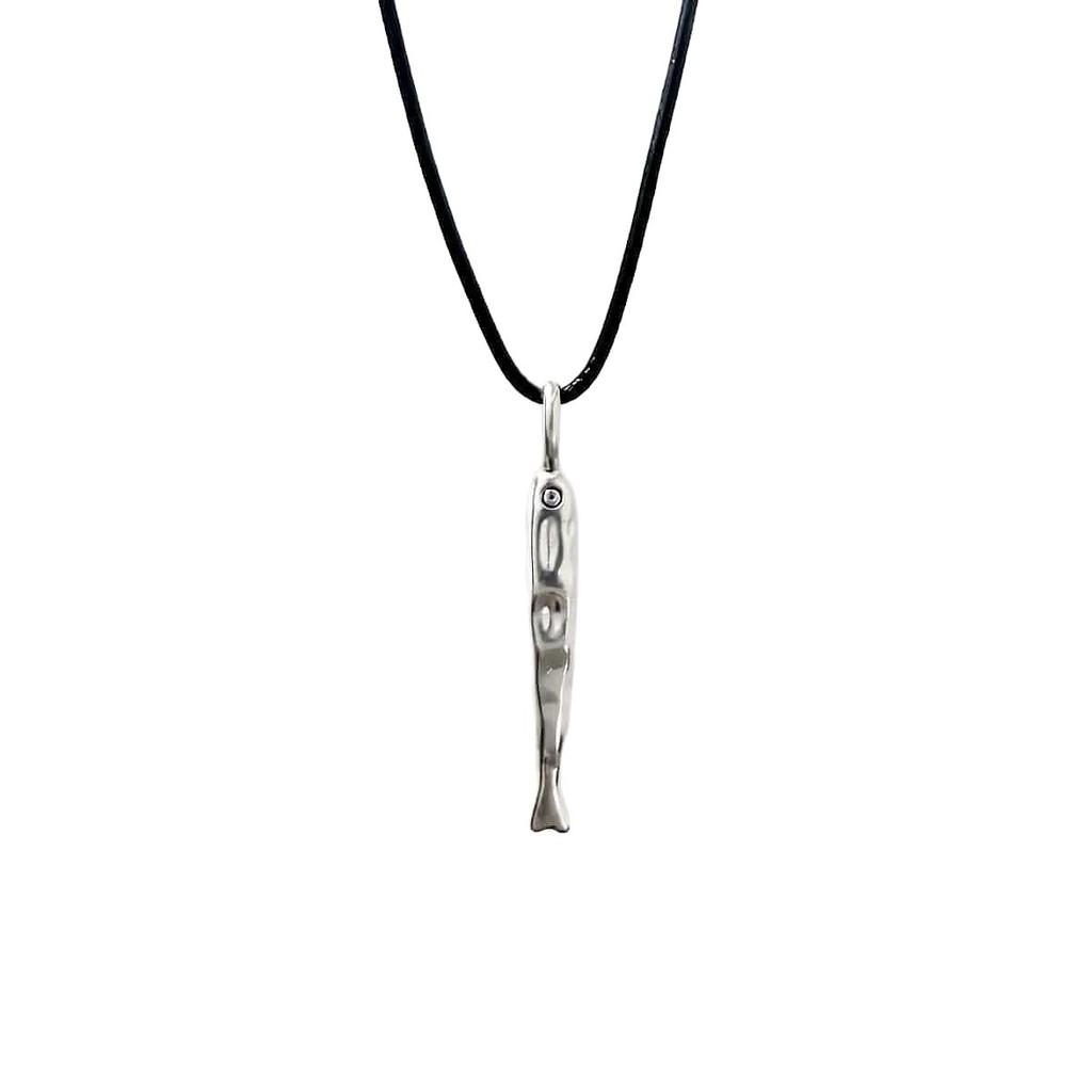 Art Silver Fish Pendant Necklace With Hammered Texture For Stylish Women