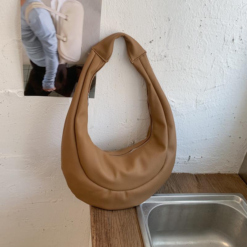 IELGY Simple Wide Shoulder Strap Soft Leather Dumpling Bag Casual All-Match One-Shoulder Messenger Bag