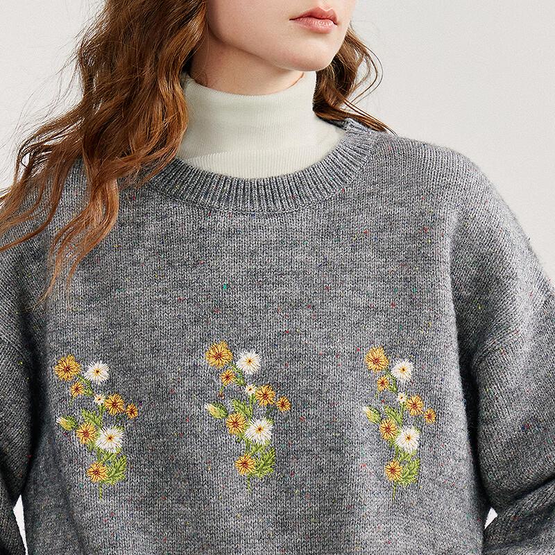 Chuyu Women's Floral Embroidered Loose Knit Sweater