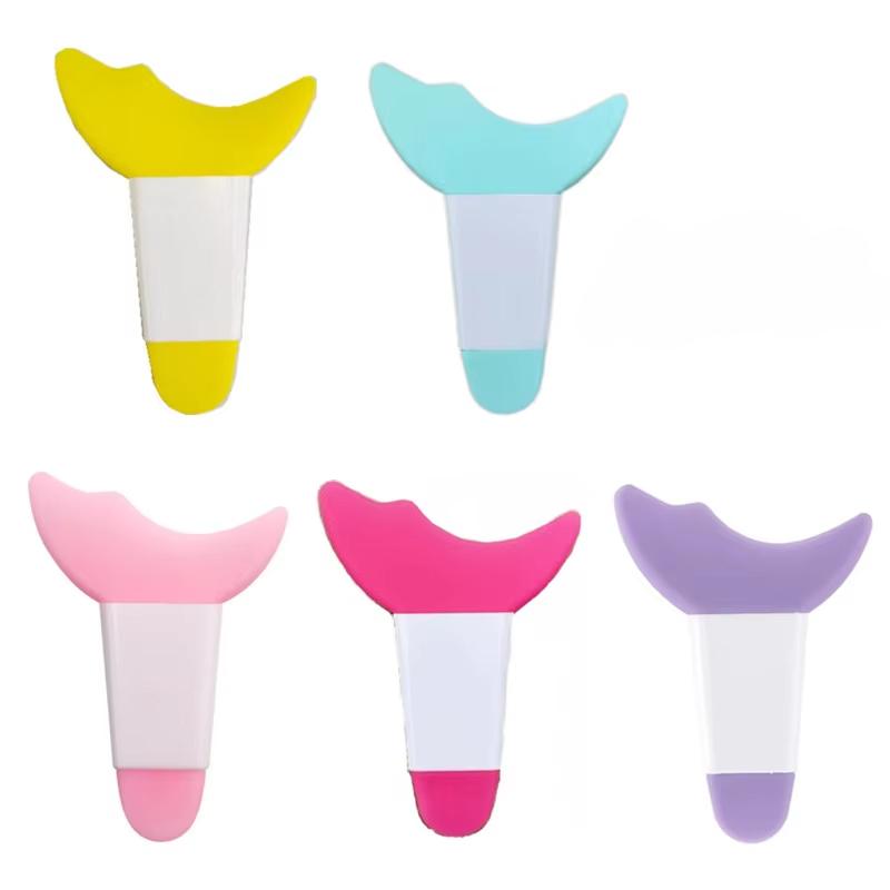 Multi Functional Eye Makeup Silicone Baffle Crescent Shaped Eyelash Brush Eyeliner Eye Shadow Auxiliary Artifact
