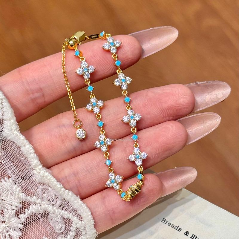 Zircon lucky grass flower bracelet new popular French retro bracelet light luxury high-end jewelry wholesale