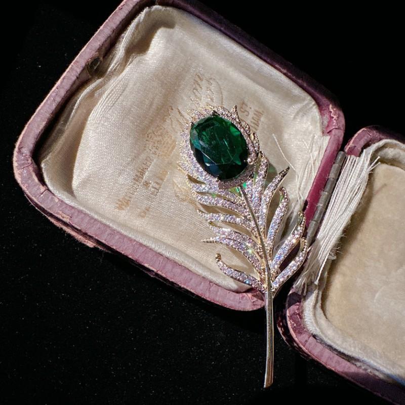 Elegante Blumenbrosche mit Zirkonia-Steinen, 18 Karat vergoldet, im Vintage-Gartenstil, Anstecknadel für Damen