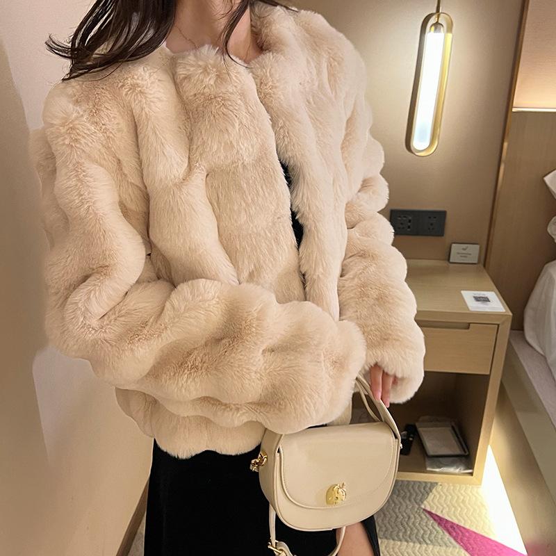 Winter Fashion Faux Fur Coat Women  Fashion Fleece Warm Feather Coats Cardigan Short Outercoat Lady Party Elegant Outfits New