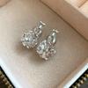 K real gold electroplated flower cluster ear clips European and American retro simple fashion temperament earrings light luxury high-end earrings