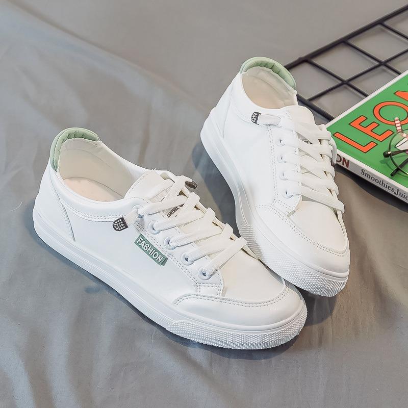 Scarpe bianche piccole per bambini primavera nuove alla moda versatili di nicchia casual scarpe basse scarpe da skate