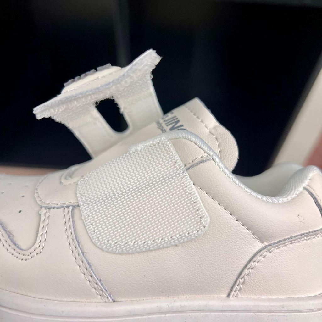 2026 Kids' White Velcro Soft Sole Unisex Casual Shoes: Breathable, Versatile, Simple Sports Design.