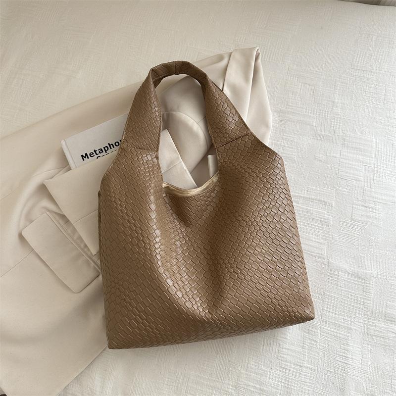French niche design woven pattern shoulder bag women's versatile soft surface underarm bag large capacity casual tote bag