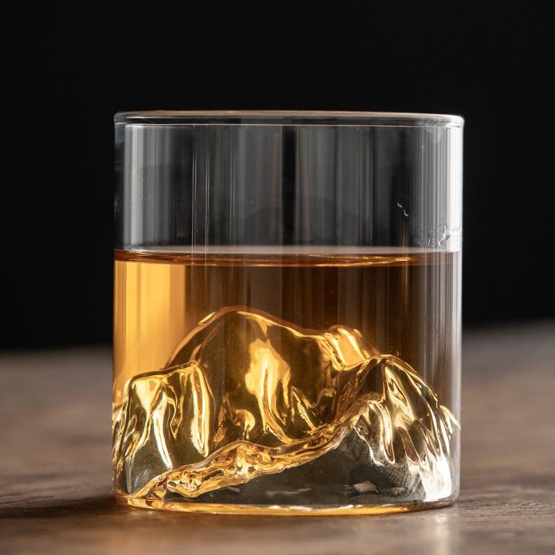 Bicchiere da Vino per Whiskey, Bicchiere da Birra Trasparente per Feste Bar, Tazza da Caffè Multiuso, Bicchiere in Vetro Borosilicato ad Alta Resistenza Montagna Innevata