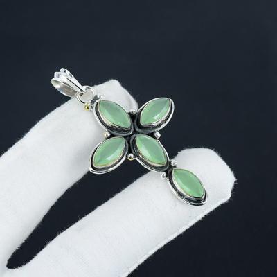 Přírodní zelený chalcedon drahokam stříbrný kříž přívěsek v ryzím stříbře 925 - Ručně vyráběný design, šperk pro každodenní nošení, unikátní přívěsek dárek k narozeninám