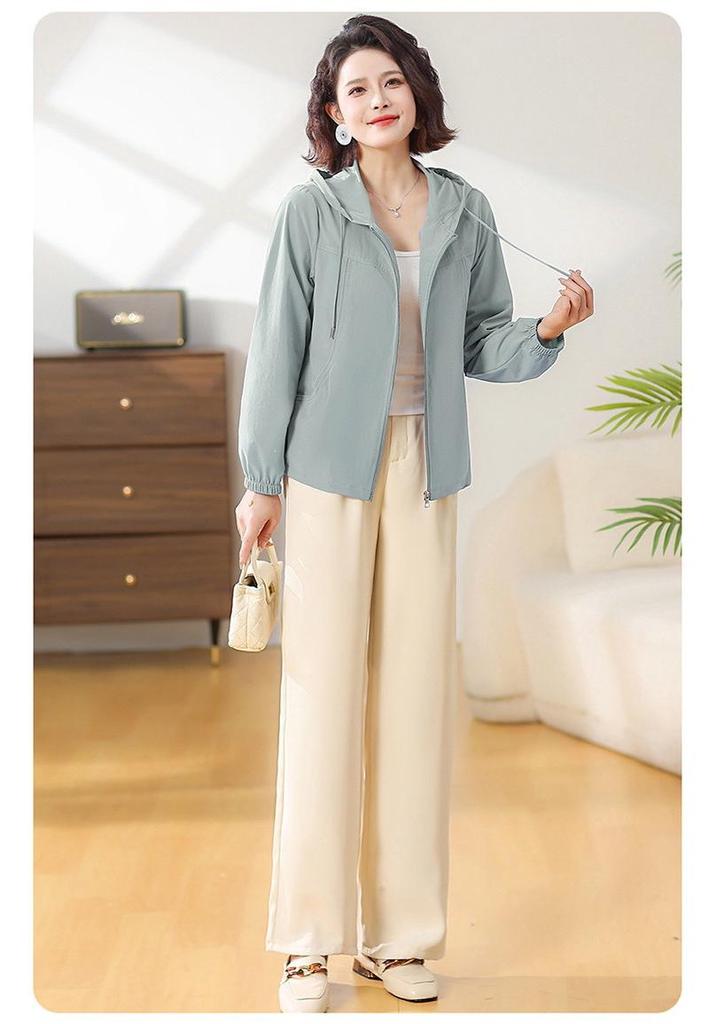 2026 Spring Hooded Jacket: Stylish Sun Protection for Moms, Breathable, Age-Defying Top for Middle-Aged and Elderly Women
