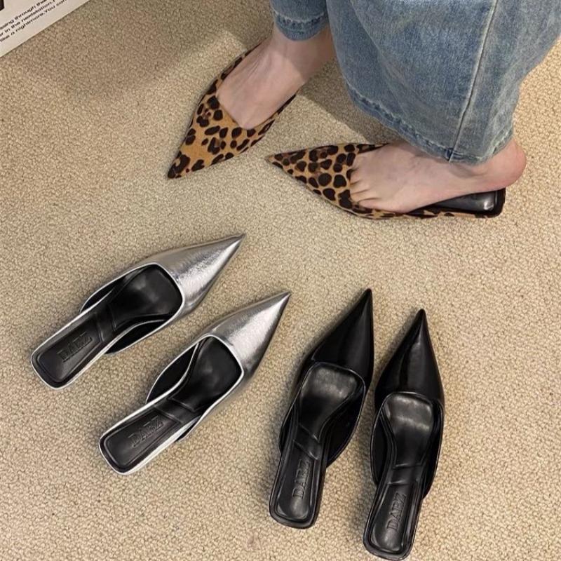 Fashion Luxury Sandals Women Slippers Pointed Toe Leopard Design Sandals PU Shallow Slip on Thin Low Heels Casual Mules Loafers Outdoor