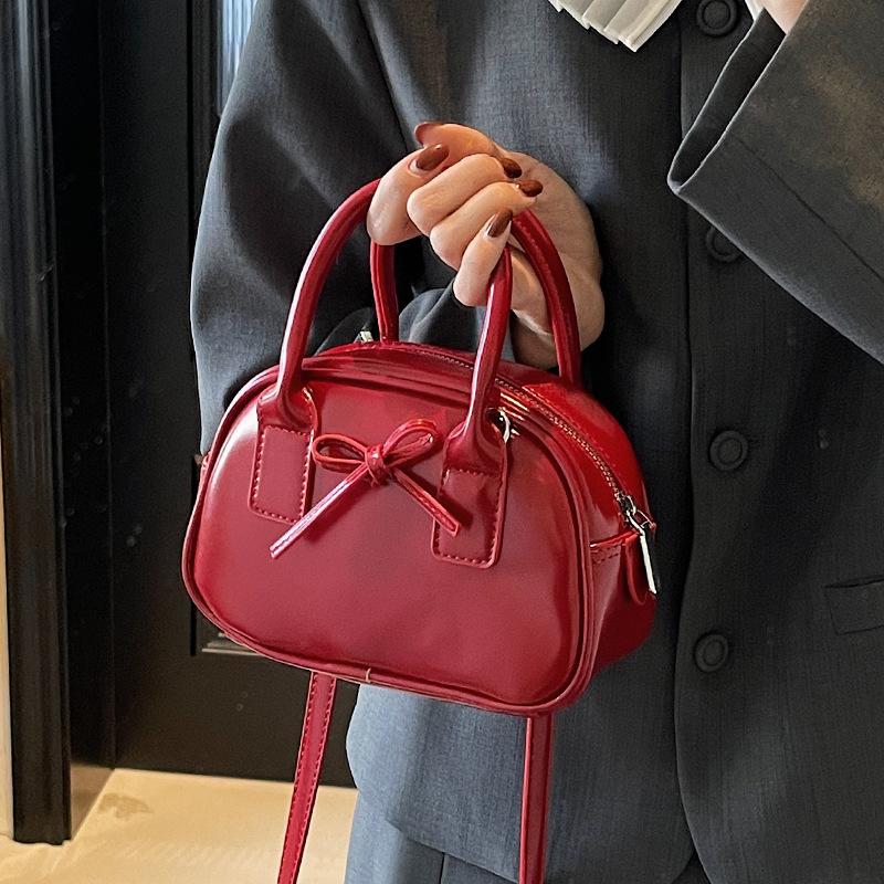Hot Sale Premium Textured Oil Wax Leather Hand Carry Bowling Bag Niche Fashion Bow Versatile Messenger Women's Bag