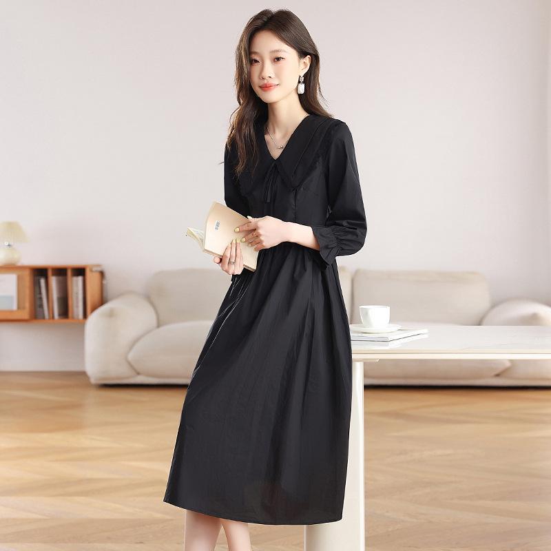 Elegantes Schwarz-Langes Kleid im Hepburn-Stil für den frühen Herbst mit Taillenbetonung