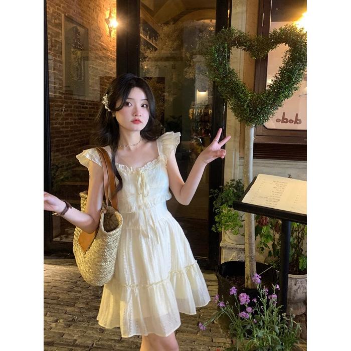 Pure desire style retro small man wears a suspender dress, high-end sense niche bow waist small flying sleeve skirt S