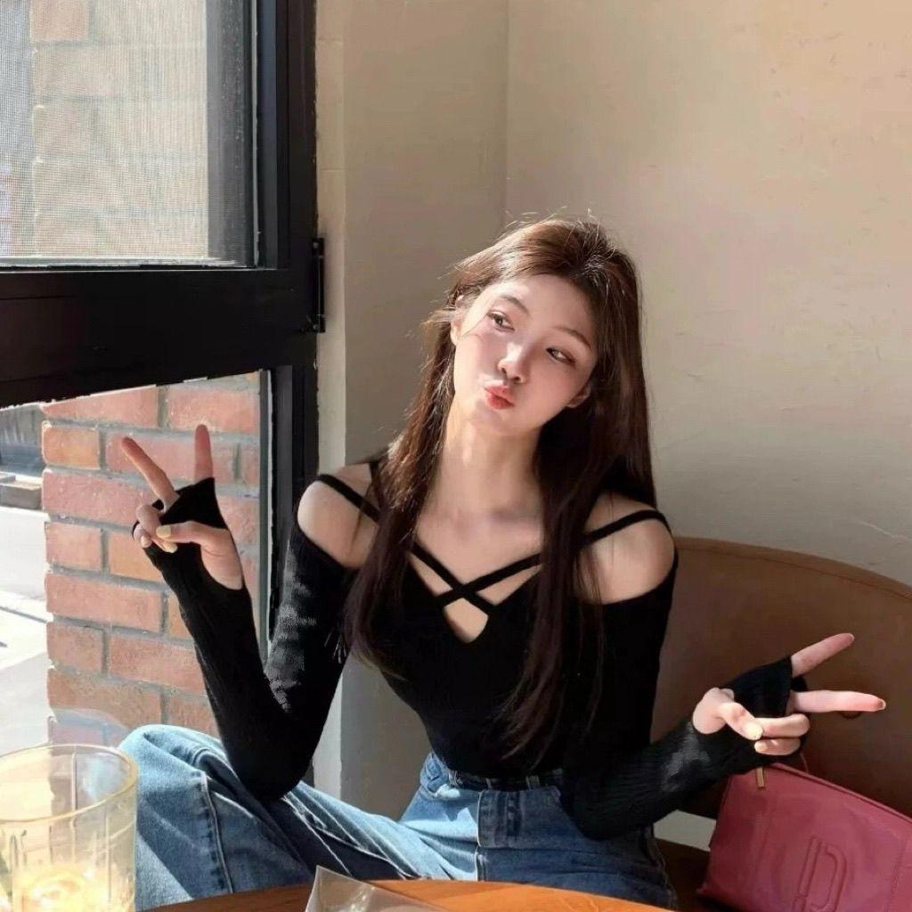 Spicy Girl Off-Shoulder Black Slim Fit Autumn T-Shirt