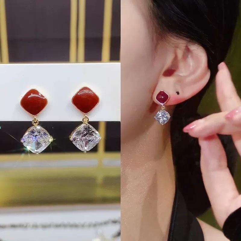 111 silver needle retro burgundy stud earrings women s exquisite fashion square zircon earrings simple new versatile earrings 925 silver needle красный