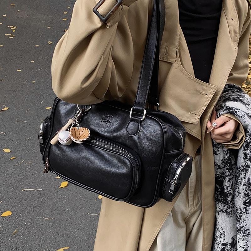 2025 New Retro Style Versatile Mailman Women's Bag Large Capacity Casual Shoulder Handheld Locomotive Bag