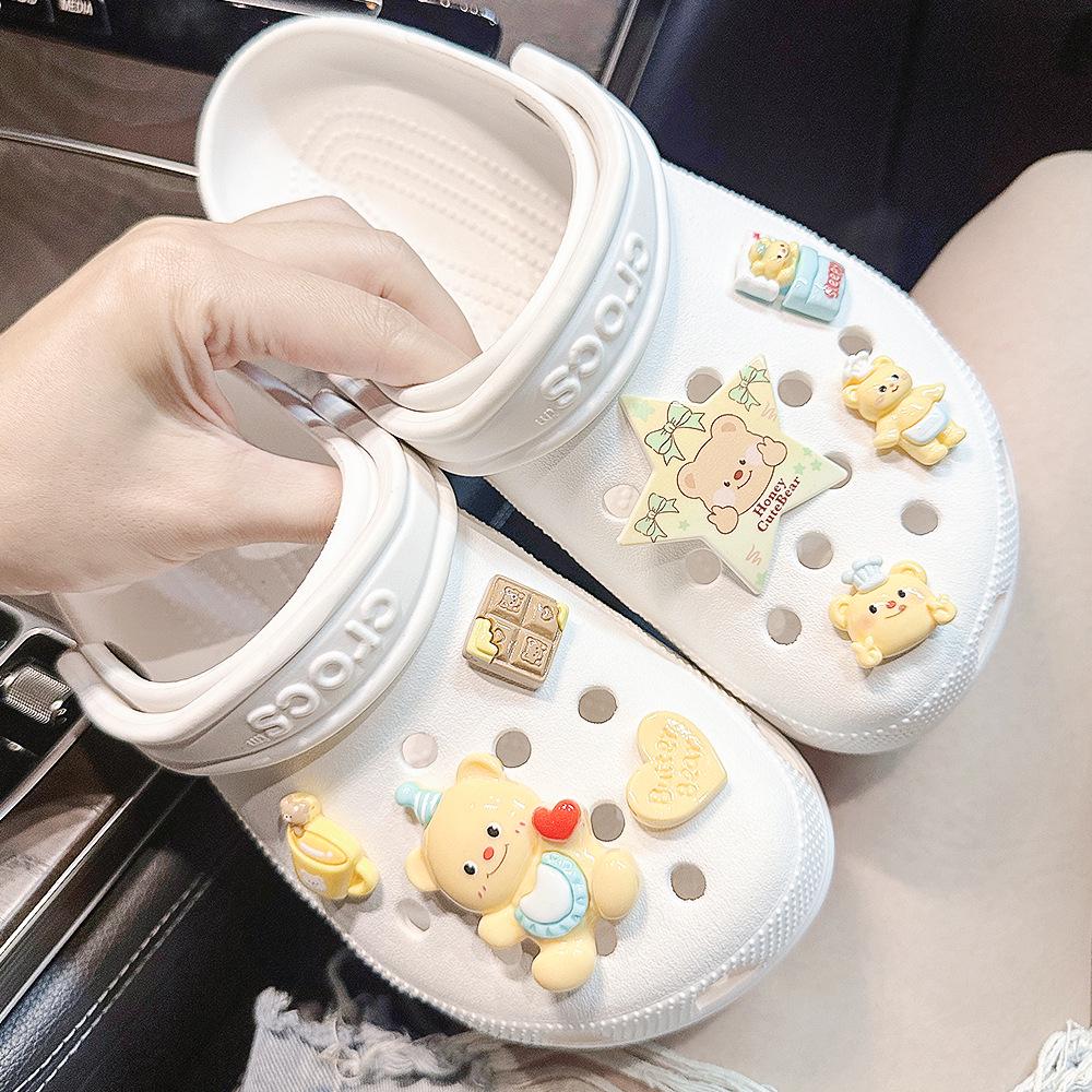 Yellow Bear Cartoon Resin Flower Clog Buckle Accessories