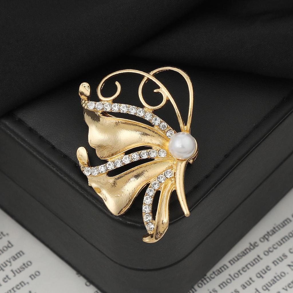 Elegant Versatile Light Luxury Corsage Brooch with Niche Design - Anti-Exposure Pin