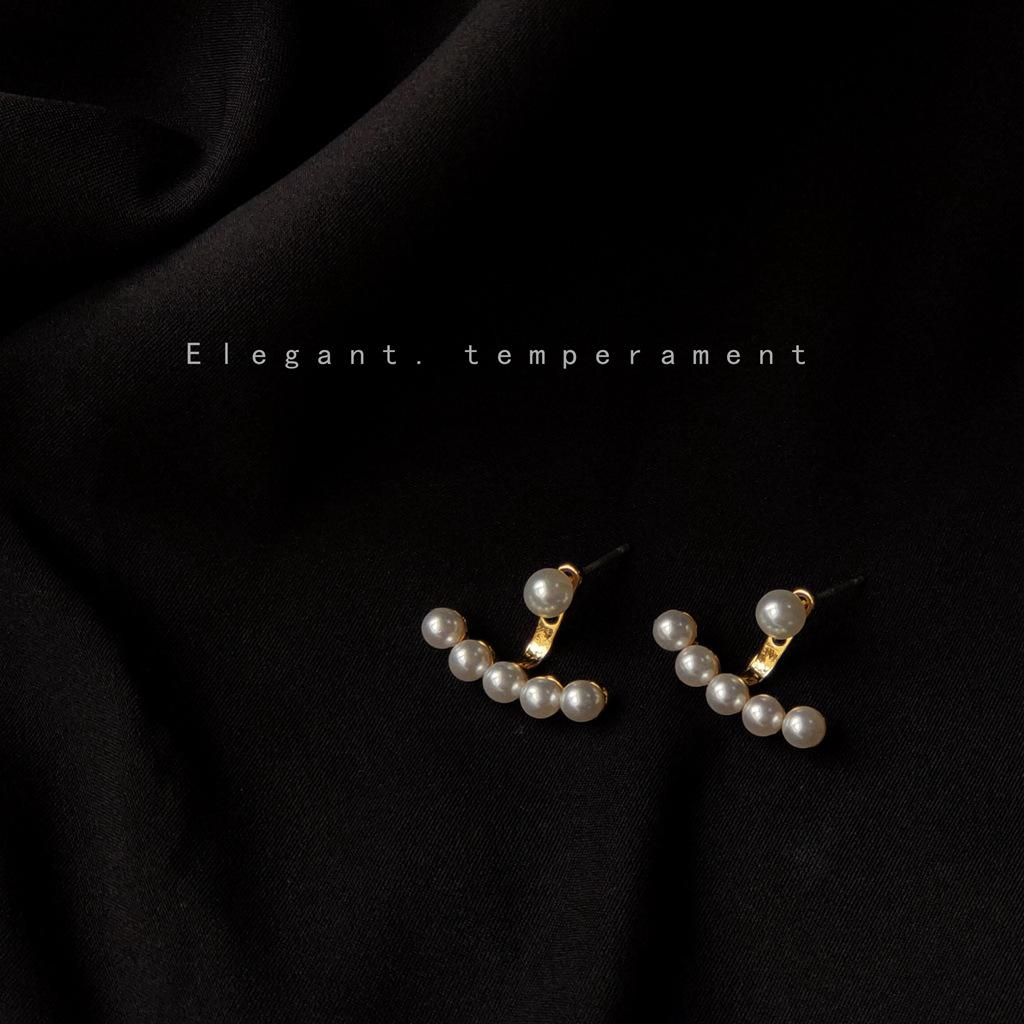 Needle Anna has the same Korean version of Dongdaemun pearl, a two-wear earring, and the earrings are of high quality.