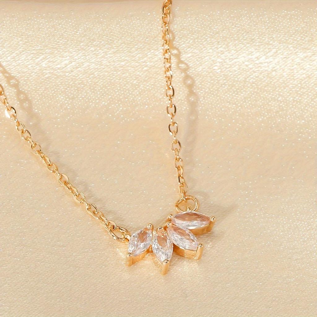 2026 New European American Stainless Steel Necklace Women Fashion Luxury Niche Pendant Clavicle Collarbone Jewelry