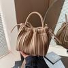 Premium sense hand bag women's 2025 new popular fashion commuter women's bag retro shoulder messenger bucket bag