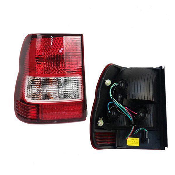Right Rear Tail Light for 98-07 Mitsubishi Pajero, Montero IO, Pajero Mini (MR535076)
