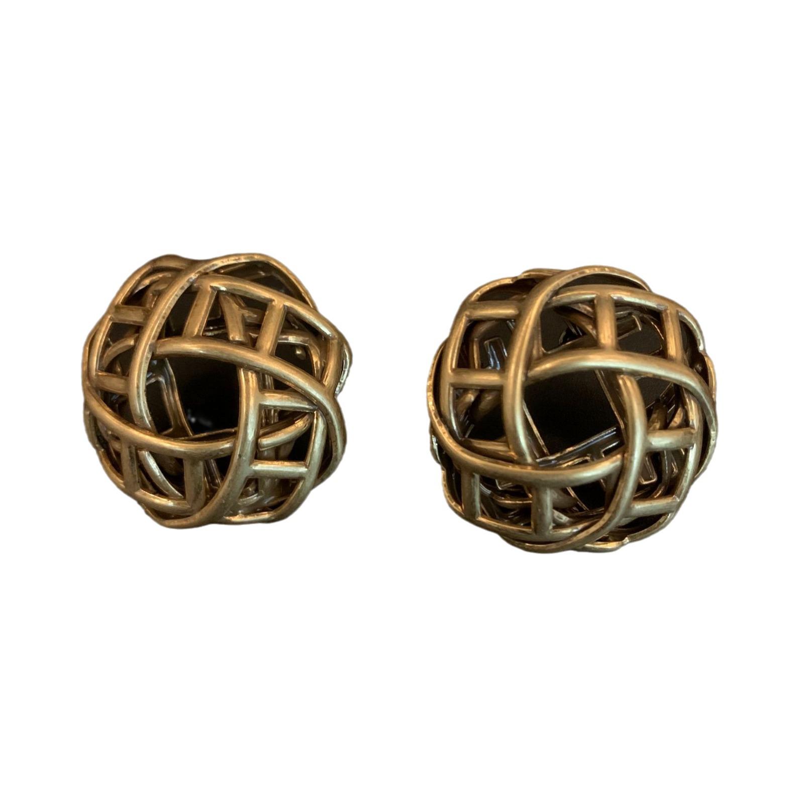 

Elegant Distressed Rotating Court-Style Hollow Earrings
