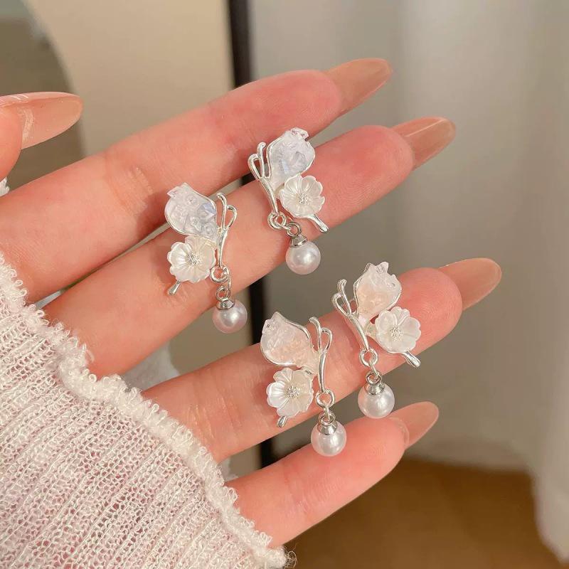 Exquisite Gradient Crystal Butterfly Stud Earrings for Women - Luxurious and Trendy Design
