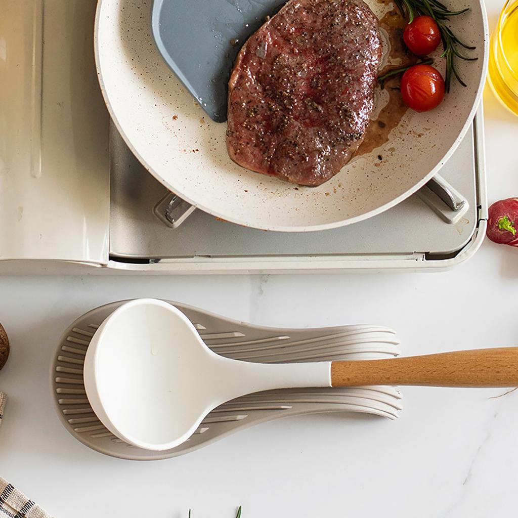 2pcs Creative Silicone Tray Set Kitchen Spatula Soup Spoon Holder Thickened Household Kitchen Utensils with Insulated Spoon Pads