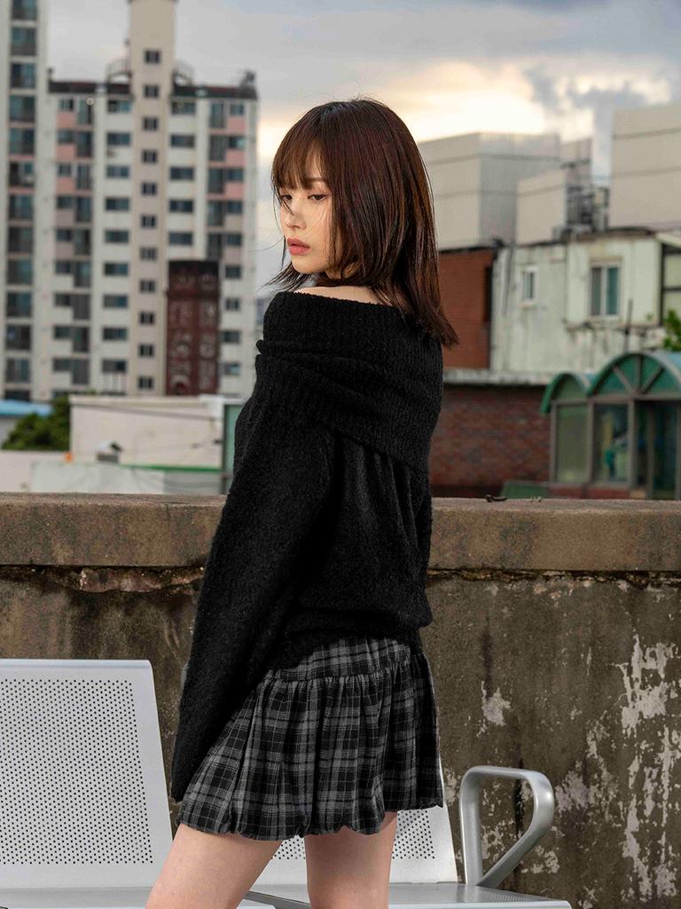 THE GREEN LAB Off-Shoulder Boucle Knit [Black]