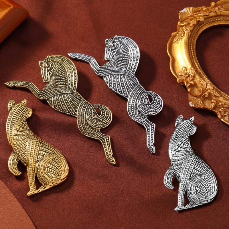 New Vintage Metal Animal Brooches Neutral Line Horse Cat Brooches Stylish Suit Coat Decor Banquet Party Daily Wear Jewelry Gifts