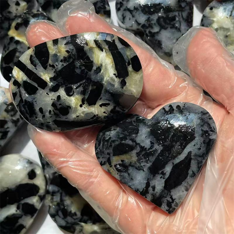 Kindfull Healing Gem Natural Black Tourmaline Crystal Palm Stone Heart for Household Decoration