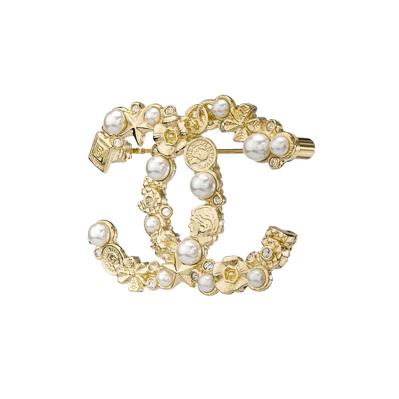 

CHANEL Brooches Double C logo perfume bottle four-leaf clover multi-element artificial pearl brooch women s gold